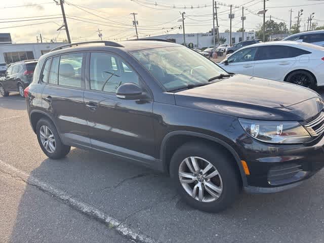 Thumbnail: 2015 Volkswagen Tiguan - 9