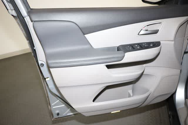 Thumbnail: 2012 Honda Odyssey - 13