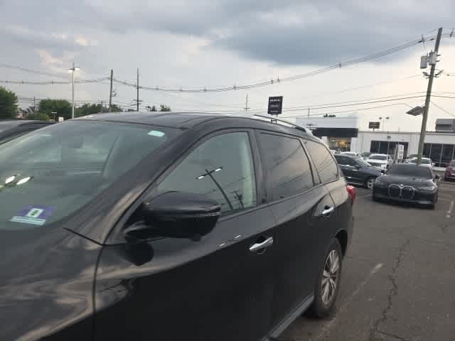 Thumbnail: 2019 Nissan Pathfinder - 3