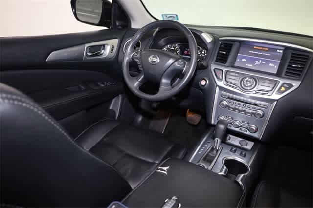 Thumbnail: 2017 Nissan Pathfinder - 16