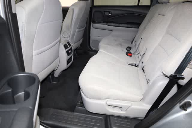 Thumbnail: 2017 Honda Pilot - 21