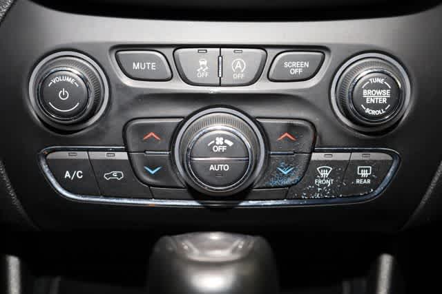 Thumbnail: 2019 Jeep Cherokee - 29