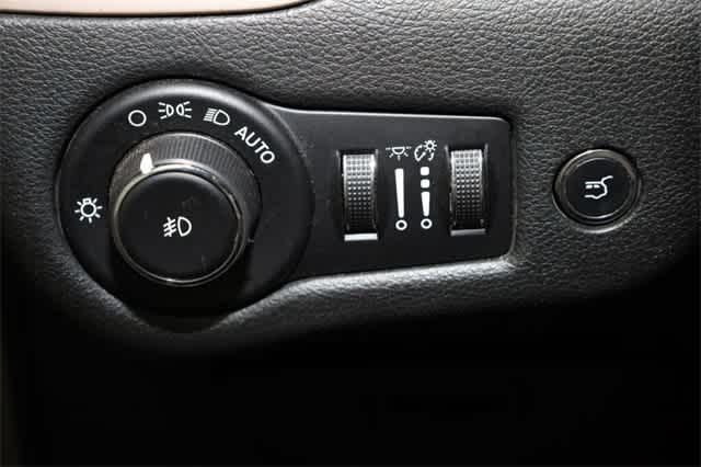 Thumbnail: 2015 Jeep Cherokee - 26