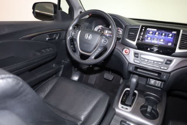 Thumbnail: 2017 Honda Pilot - 16