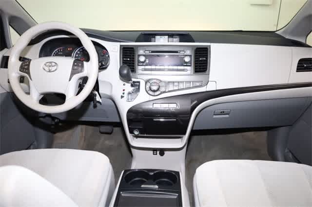 Thumbnail: 2013 Toyota Sienna - 21