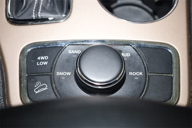 Thumbnail: 2017 Jeep Grand Cherokee - 33