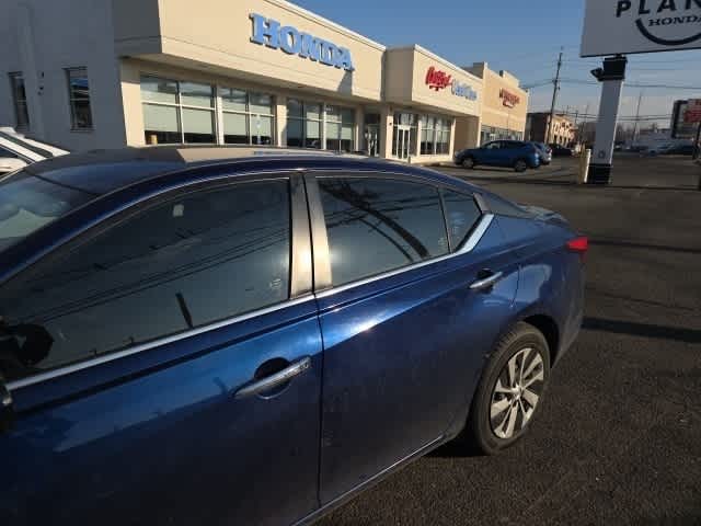 Thumbnail: 2020 Nissan Altima - 4