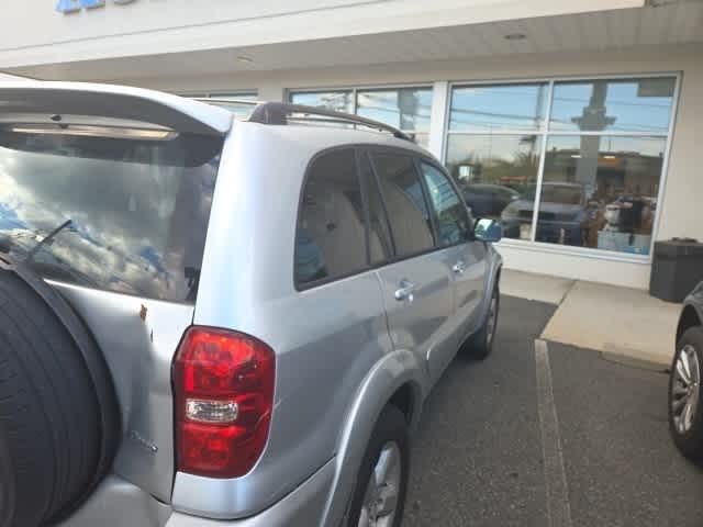 2005 Toyota RAV4 Base 10