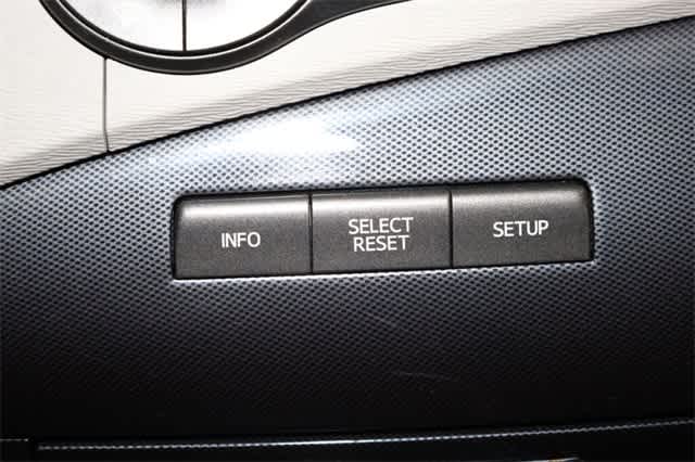 Thumbnail: 2014 Toyota Sienna - 31