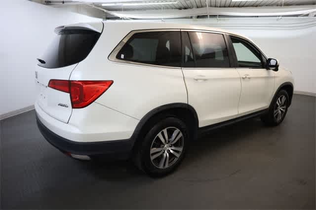 Thumbnail: 2017 Honda Pilot - 8