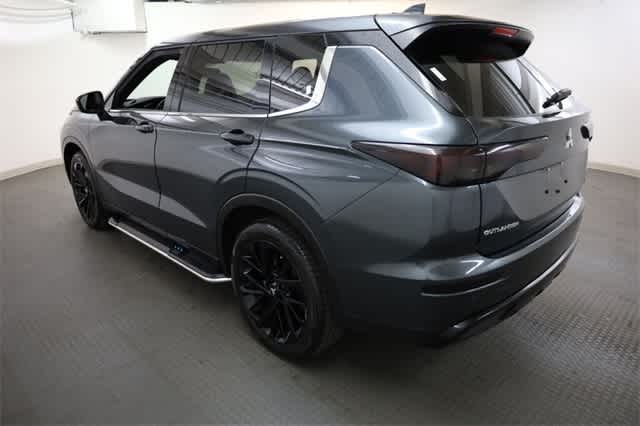 Thumbnail: 2024 Mitsubishi Outlander - 4