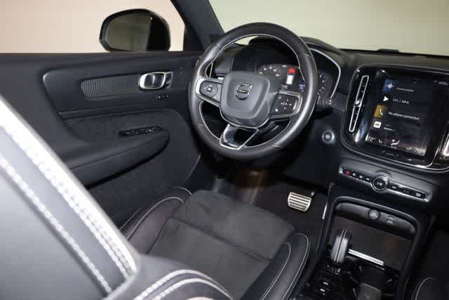 Thumbnail: 2021 Volvo XC40 - 21