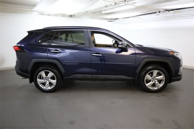 Thumbnail: 2019 Toyota RAV4 - 9