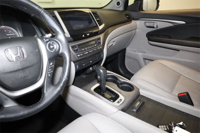 Thumbnail: 2017 Honda Pilot - 24