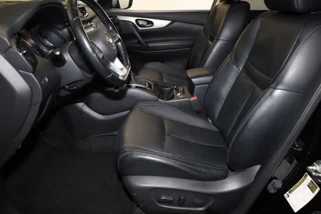 Thumbnail: 2020 Nissan Rogue Sport - 15