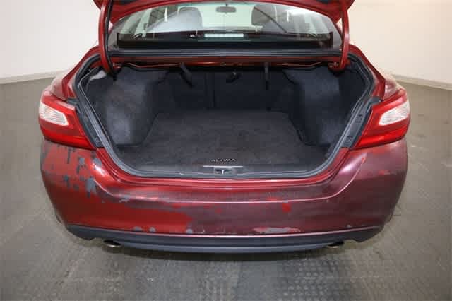 Thumbnail: 2016 Nissan Altima - 33