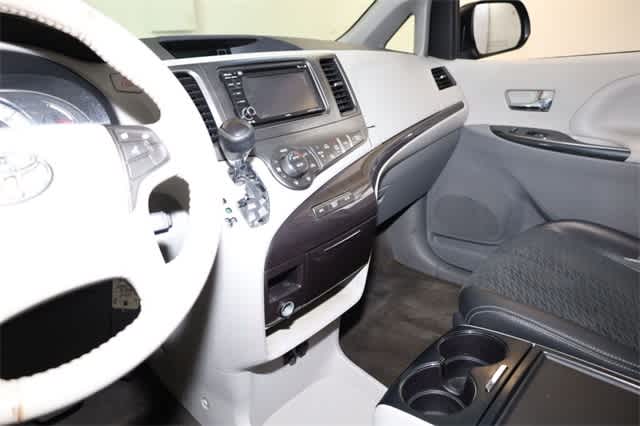 Thumbnail: 2014 Toyota Sienna - 24