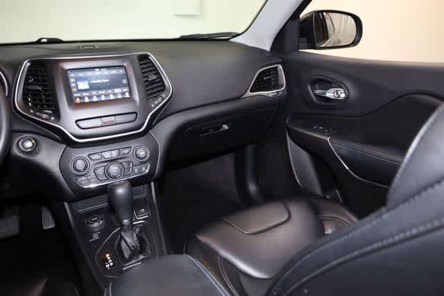 Thumbnail: 2019 Jeep Cherokee - 23