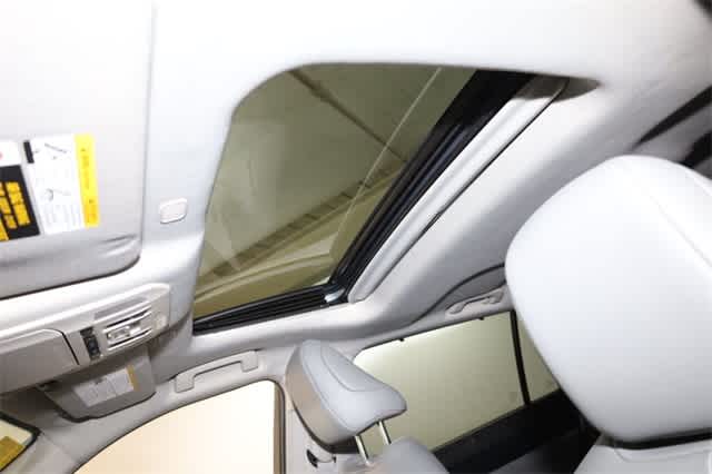 Thumbnail: 2023 Toyota Highlander - 28