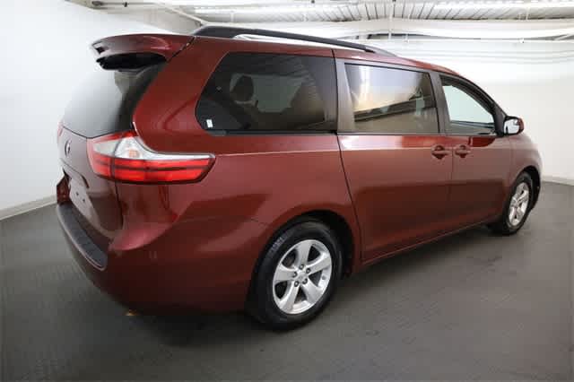 Thumbnail: 2015 Toyota Sienna - 8