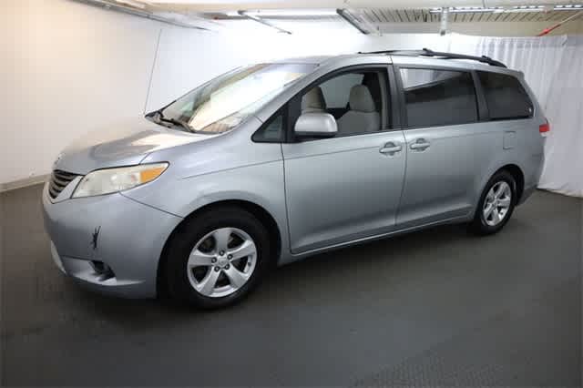 Thumbnail: 2013 Toyota Sienna - 2