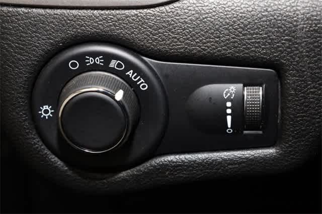 Thumbnail: 2020 Jeep Cherokee - 26