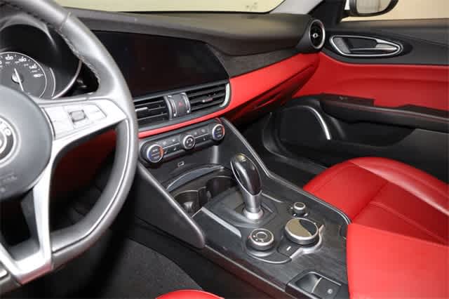 Thumbnail: 2019 Alfa Romeo Giulia - 23