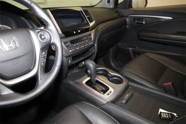 Thumbnail: 2017 Honda Pilot - 23