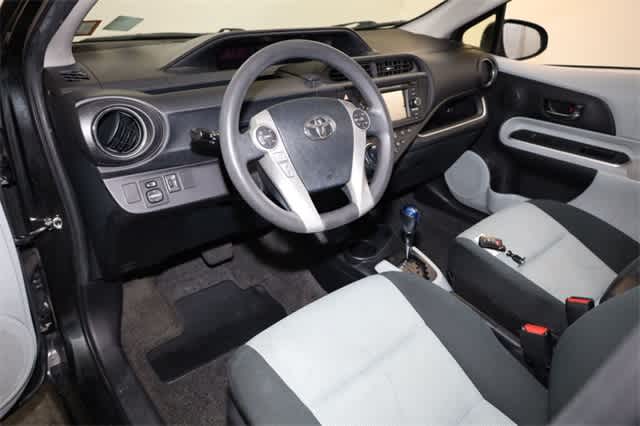 Thumbnail: 2014 Toyota Prius c - 14