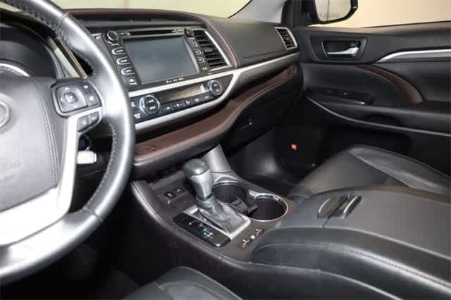 Thumbnail: 2019 Toyota Highlander - 23