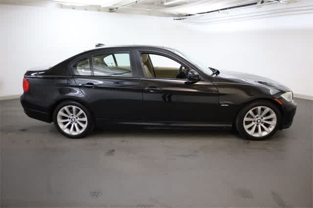 Thumbnail: 2011 BMW 3 Series - 9
