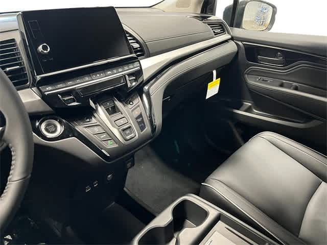 2025 Honda Odyssey Touring 16