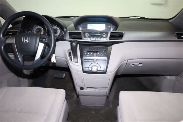 Thumbnail: 2011 Honda Odyssey - 17