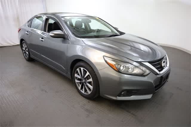 Thumbnail: 2016 Nissan Altima - 10