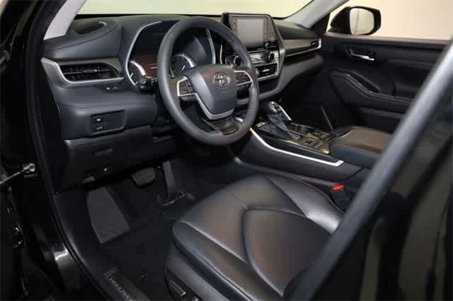 Thumbnail: 2022 Toyota Highlander - 14