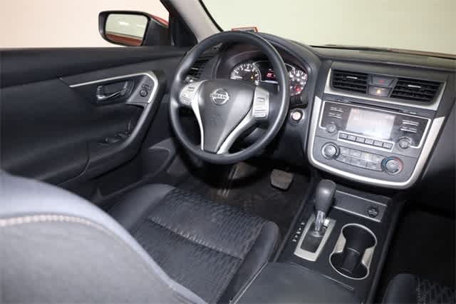 Thumbnail: 2016 Nissan Altima - 16