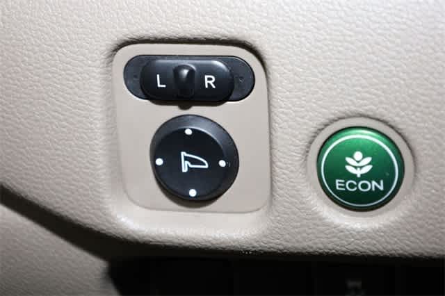 Thumbnail: 2017 Honda Pilot - 26