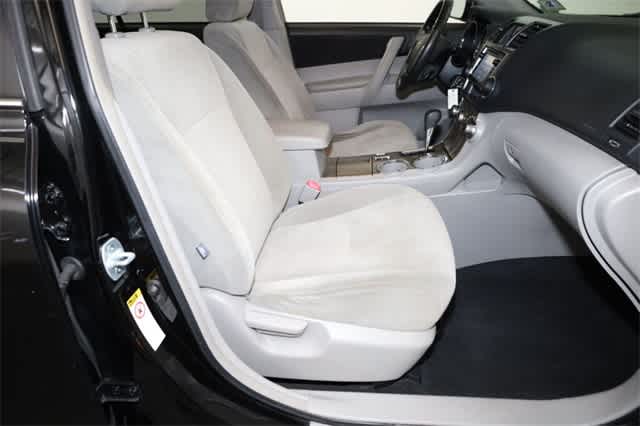 Thumbnail: 2013 Toyota Highlander - 20