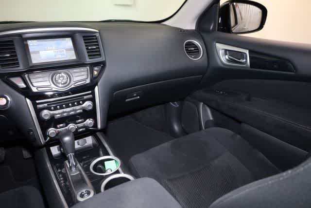 Thumbnail: 2015 Nissan Pathfinder - 22