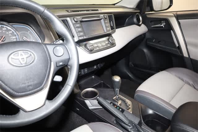 Thumbnail: 2015 Toyota RAV4 - 16