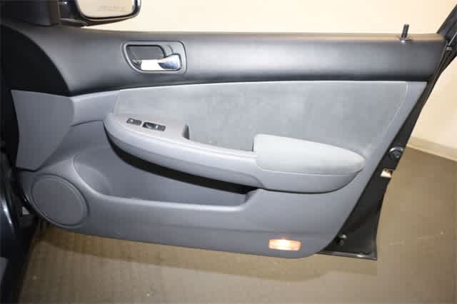 Thumbnail: 2004 Honda Accord - 22