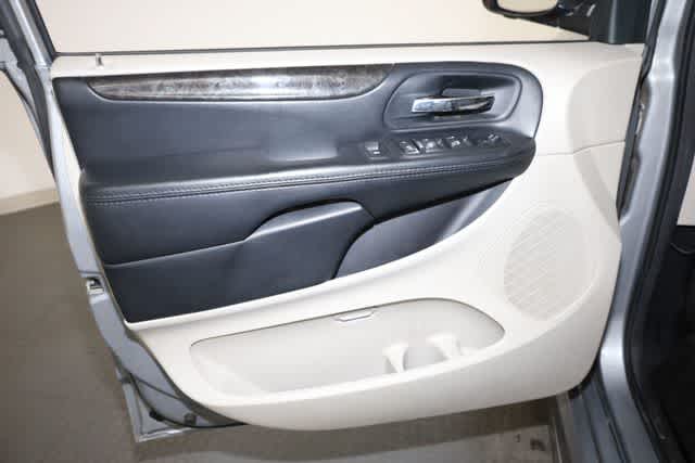 Thumbnail: 2015 Dodge Grand Caravan - 13