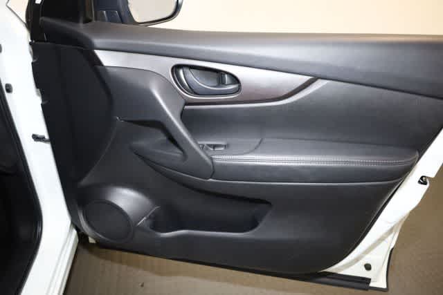 Thumbnail: 2020 Nissan Rogue Sport - 32