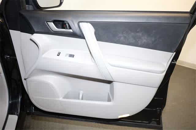 Thumbnail: 2013 Toyota Highlander - 22