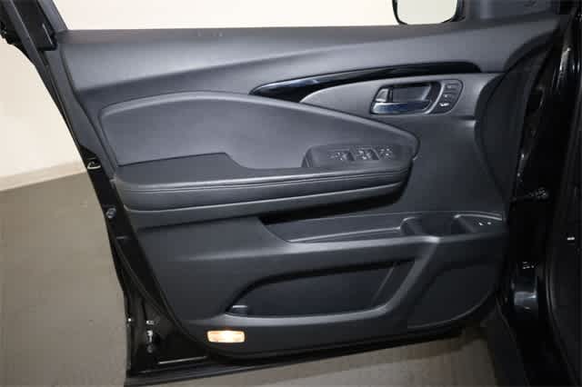 Thumbnail: 2019 Honda Passport - 13