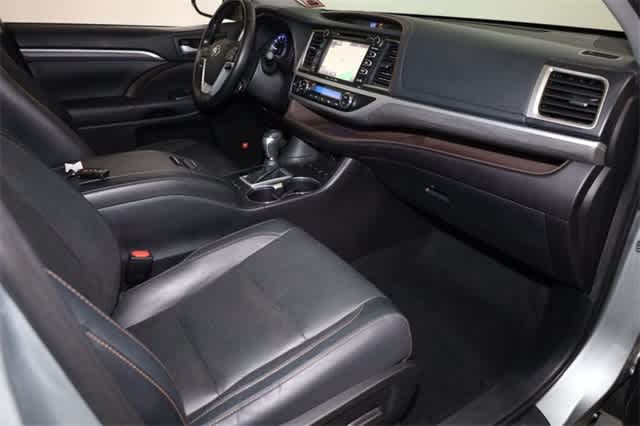 Thumbnail: 2019 Toyota Highlander - 19
