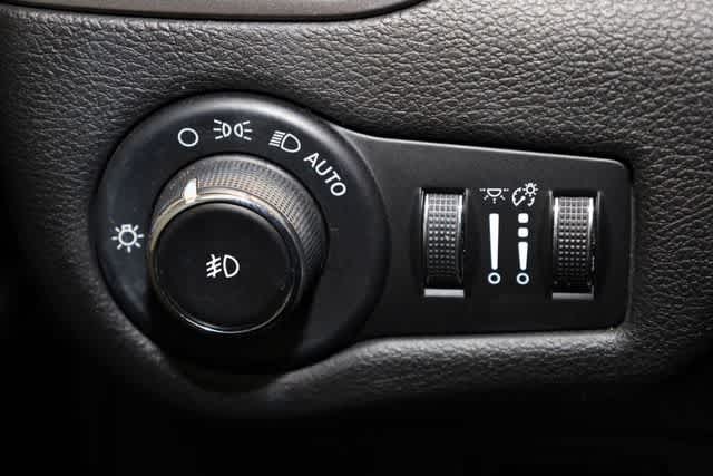 Thumbnail: 2019 Jeep Cherokee - 19