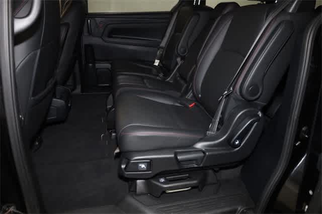 Thumbnail: 2023 Honda Odyssey - 21