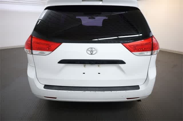 Thumbnail: 2011 Toyota Sienna - 6