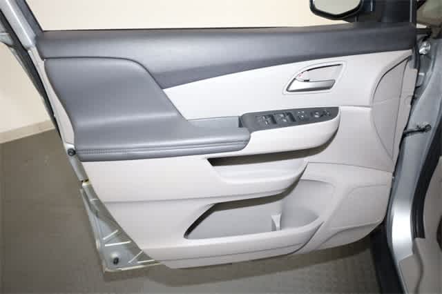 Thumbnail: 2011 Honda Odyssey - 13